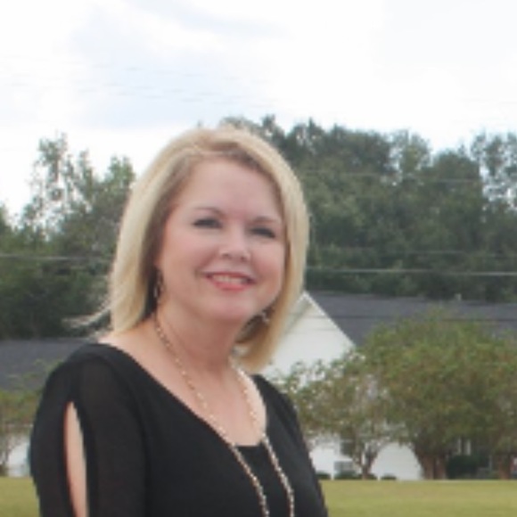 Meet your Posher, Amy - Picture 1 of 1